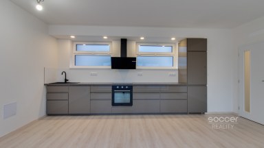 Pronájem bytu 2+kk s velkou lodžií a garážovým stáním - Projekt ZLATÝ KOPEC, Praha – Přezletice.