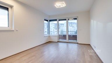 Pronájem bytu 1+kk s balkonem a garážovým stáním v ulici Šternovská, Praha 4 - Chodov.