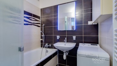 Pronájem bytu 3+1 s balkonem, v ulici U Školky, Nupaky. 