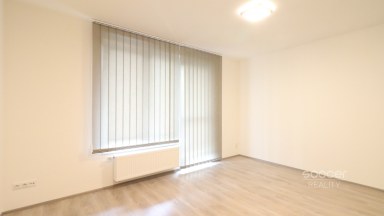 Pronájem bytu 1+kk/B/PS, 34 m2, Praha - Čakovice, ul. Bermanova.