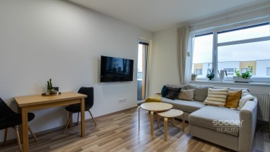 Prodej bytu 2+kk s balkonem a garážovým stáním v ulici Oty Bubeníčka, Praha 22 - Uhříněves