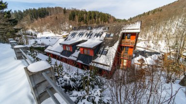 Z obýváku přímo na sjezdovku! Stylový apartmán 1+kk s balkonem a parkováním – Prkenný Důl