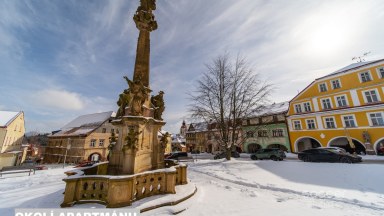 Z obýváku přímo na sjezdovku! Stylový apartmán 1+kk s balkonem a parkováním – Prkenný Důl