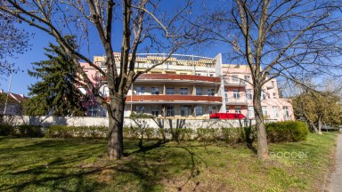 Pronájem atypického loftu 51,5 m2 s terasou na adrese Na Pokraji, Praha 9 - Prosek.