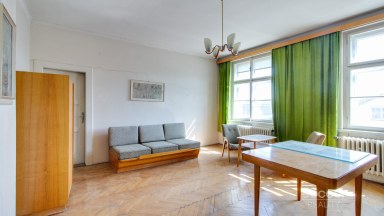 Pronájem staršího rodinného domu 4+1, pozemek 674 m2, ul. Dobšická, Praha – Horní Počernice.